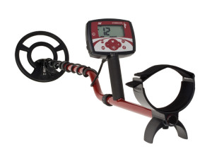 X-TERRA-305-Metal-Detector-LHS